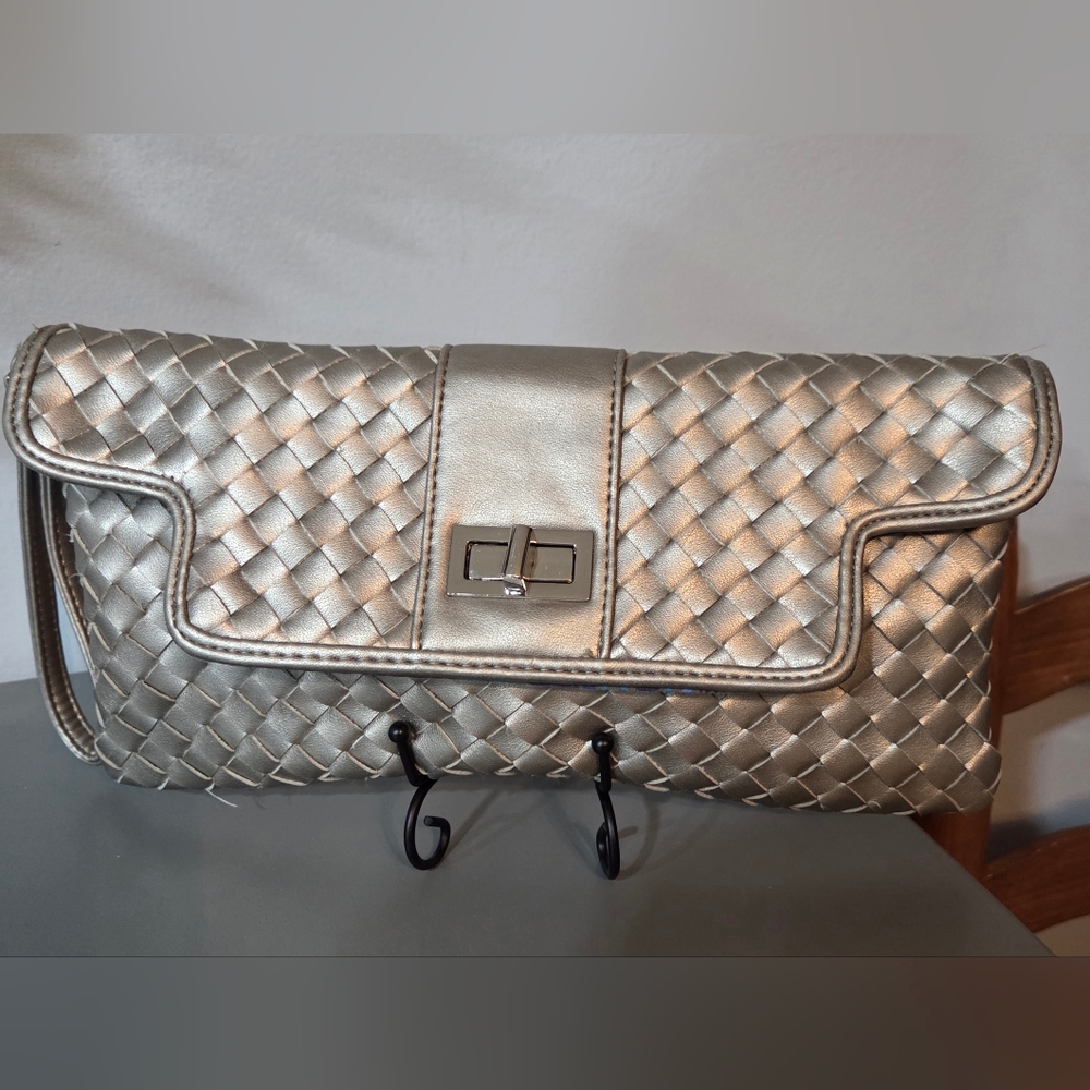 Sondra Roberts Elegant Silver Woven Gold Clutch/Wristlet
